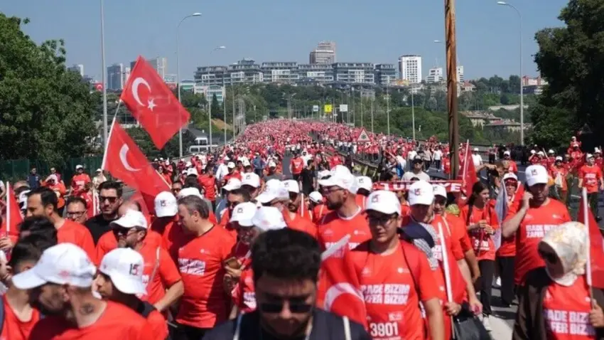 Binlerce kişi 15 Temmuz Şehitler Köprüsü'nde buluştu haberinin görseli