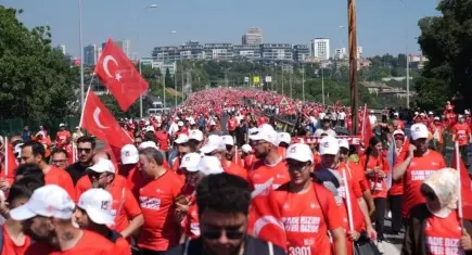 Binlerce kişi 15 Temmuz Şehitler Köprüsü'nde buluştu