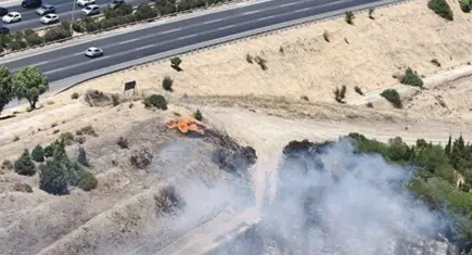 Buca’da yangın: Otoban kenarındaki otluk alandan dumanlar yükseldi