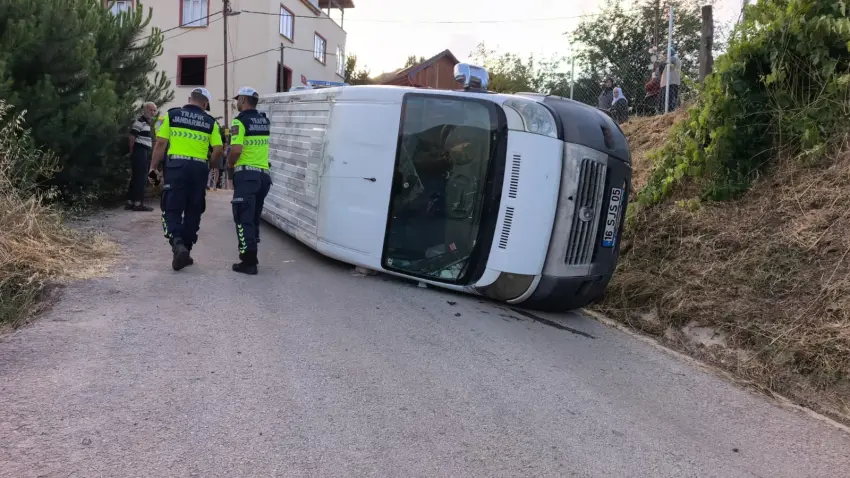 Bursa'da tarım işçilerini taşıyan minibüs devrildi: 7 yaralı