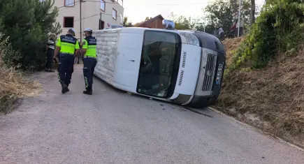 Bursa'da tarım işçilerini taşıyan minibüs devrildi: 7 yaralı