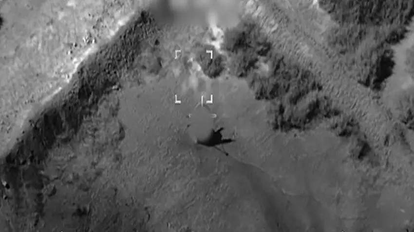 CENTCOM'dan Hürmüz'de dev operasyon: ABD, İran'ı havadan vurdu, deniz ablukasını başlattı! haberinin görseli