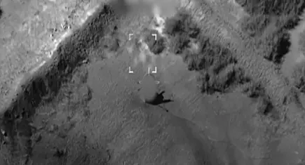 CENTCOM'dan Hürmüz'de dev operasyon: ABD, İran'ı havadan vurdu, deniz ablukasını başlattı!