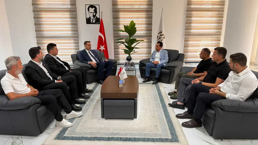 CHP'li Güç, mobilya sektörünün sorunlarını dinledi haberinin görseli