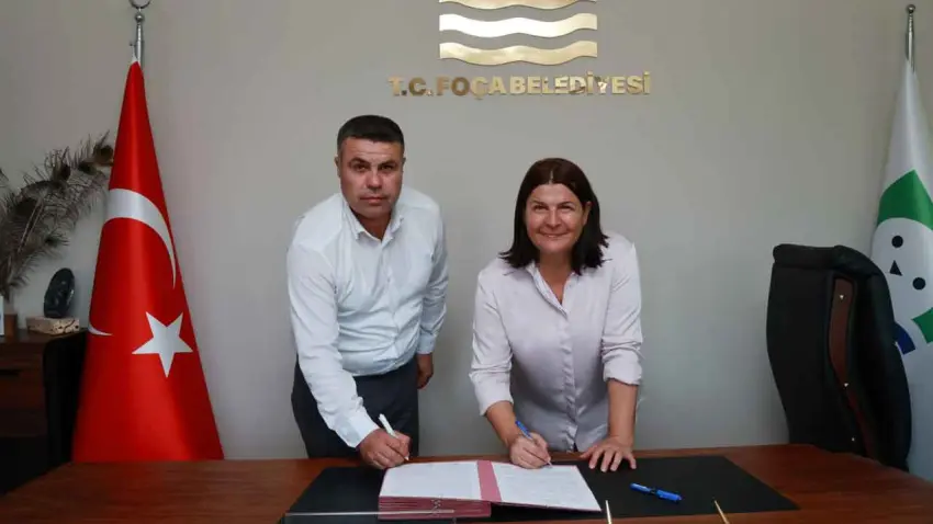 Foça Belediyesi’nde memur personeli kapsayan TİS imzalandı haberinin görseli