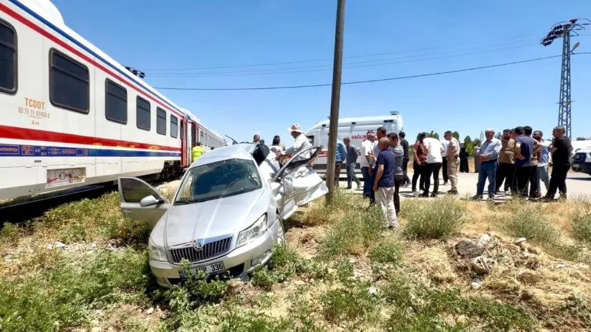 Hemzemin geçitte feci kaza: 3 yaralı haberinin görseli