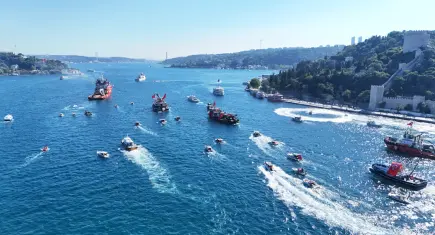 İstanbul Boğazı'nda 15 Temmuz şehitleri için 253 tekneli kortej