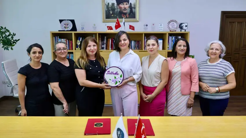 Karabağlar Belediyesi'nden kadın üreticilere destek protokolü haberinin görseli