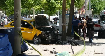 Konya'da taksi kaldırıma çıktı: Anne-kız hayatını kaybetti