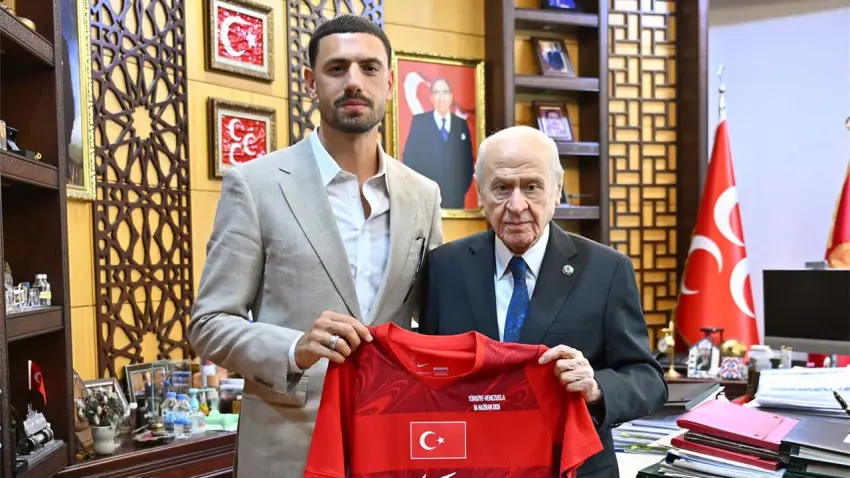 Milli futbolcu Merih Demiral, Devlet Bahçeli'yi ziyaret etti haberinin görseli