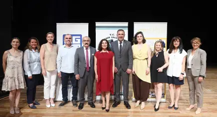 Moda Girişimciliği Akademisi ilk mezunlarını verdi