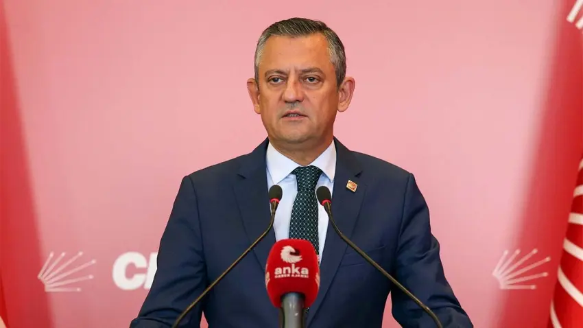 Özgür Özel'den 'yeni parti' açıklaması  haberinin görseli