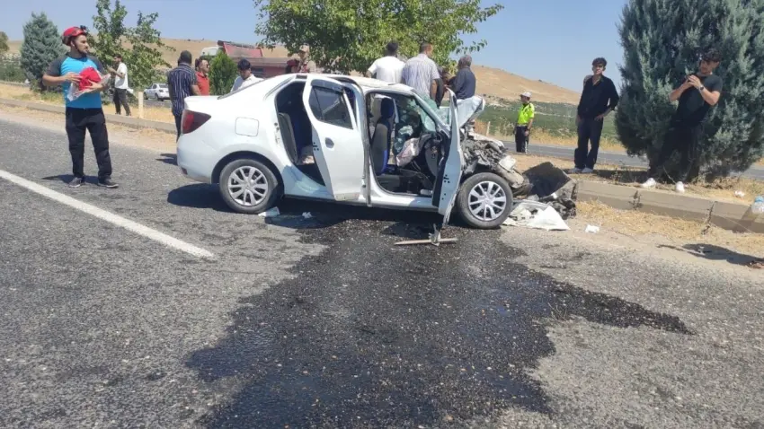 Şanlıurfa'da otomobil minibüse çarptı: 12 yaralı haberinin görseli