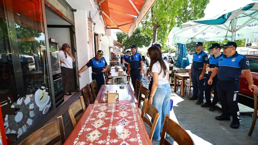 Selçuk’ta kaldırım işgaline karşı denetim yapıldı haberinin görseli