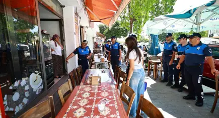 Selçuk’ta kaldırım işgaline karşı denetim yapıldı
