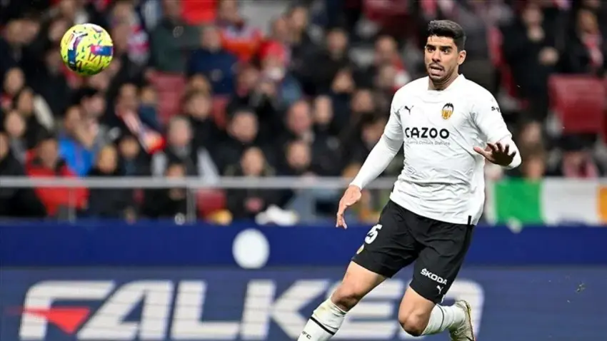 Süper Lig'de Cenk Özkacar düellosu: Beşiktaş ve Trabzonspor devrede, Schalke 04 masada! haberinin görseli