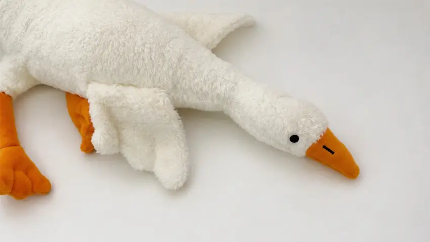 Çocuklar için risk taşıdığı belirlendi: Peluş kaz oyuncağı toplatılıyor haberinin görseli