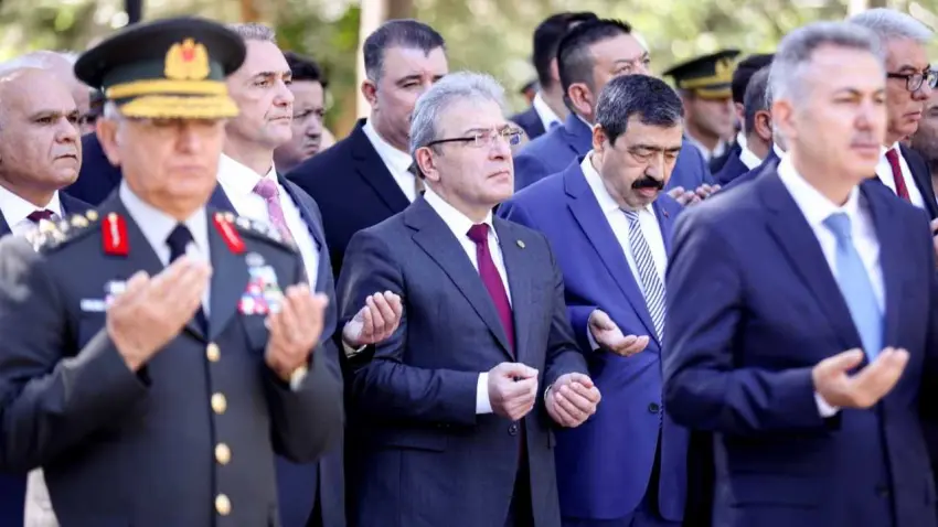 DEÜ Rektörü Bayram Yılmaz, 15 Temmuz anma etkinliklerinde yer aldı haberinin görseli