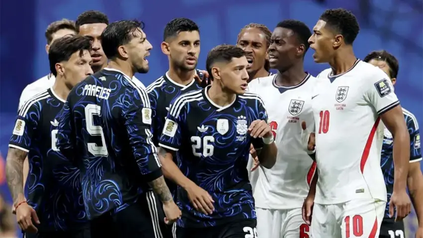 Dünya Kupası’nda yarı final sonrası saha karıştı: Jude Bellingham rakibinin kafasına vurdu! Üçüncülük maçını kaçırabilir haberinin görseli