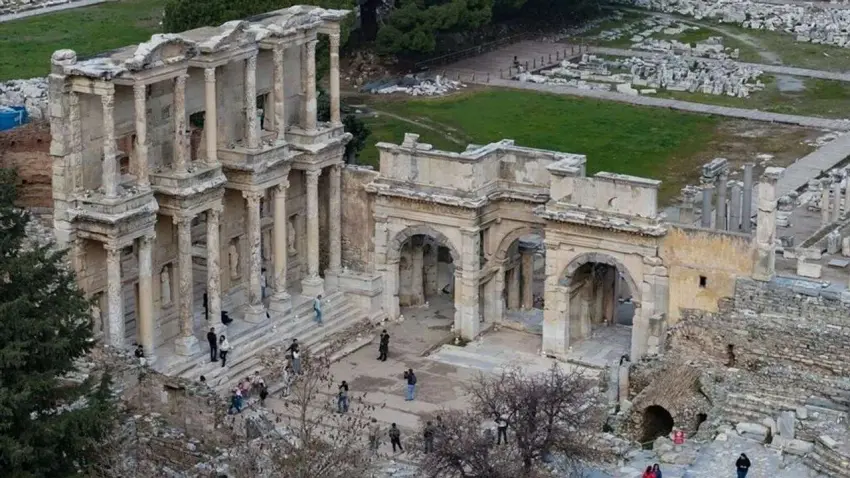 EGEÇEP’ten Efes projesine tepki: Göz göre göre yok ediliyor haberinin görseli