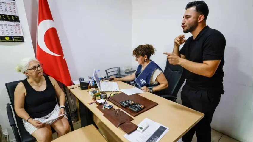 İzmir Büyükşehir'den işitme cihazı desteği haberinin görseli