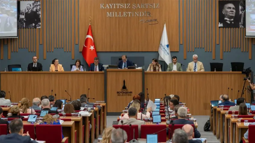 İzmir’de Kızılay binası için imar değişikliği teklifi: ‘Ticaret alanı’ olacak haberinin görseli