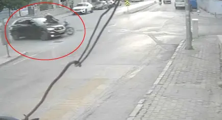 İzmir'de motosiklete çarpan otomobil sürücüsü kaçtı