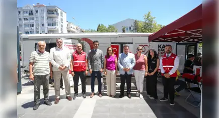 Karşıyaka’da kan bağışı dayanışması: Her bağış üç fidana dönüşüyor