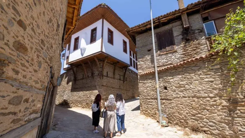 KUDEB’den İzmir’in kültürel mirasını korumaya yönelik yoğun mesai haberinin görseli