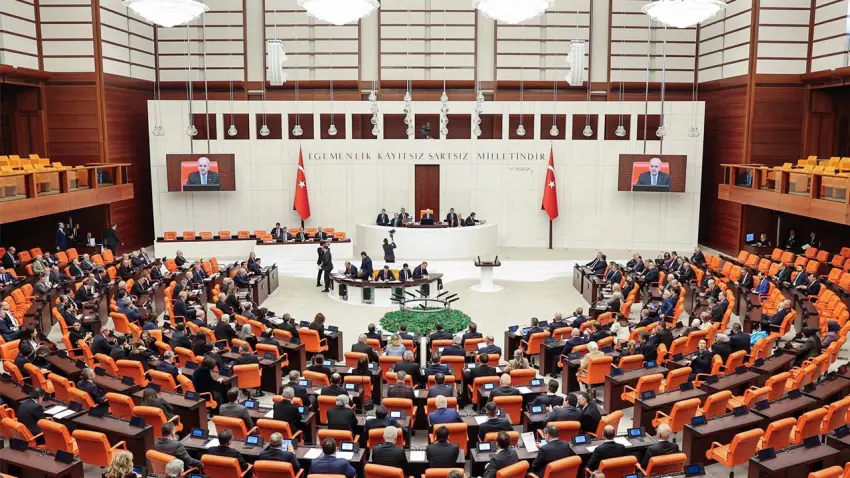 Meclis'te 15 Temmuz gerginliği: Grup başkan vekilleri karşı karşıya geldi haberinin görseli