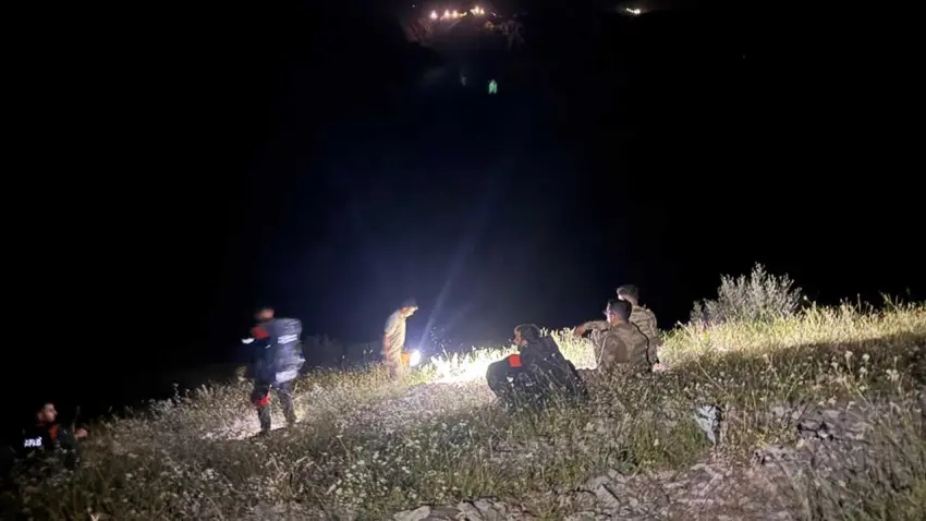 Dağda mahsur kalan 2 mühendise helikopterli kurtarma operasyonu! haberinin görseli