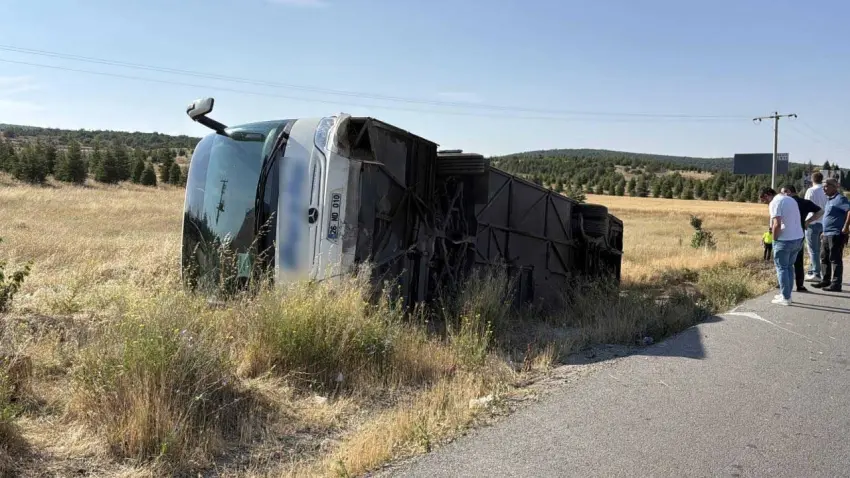 Eskişehir’de feci otobüs kazası: Camlar kırılarak kurtarıldılar haberinin görseli