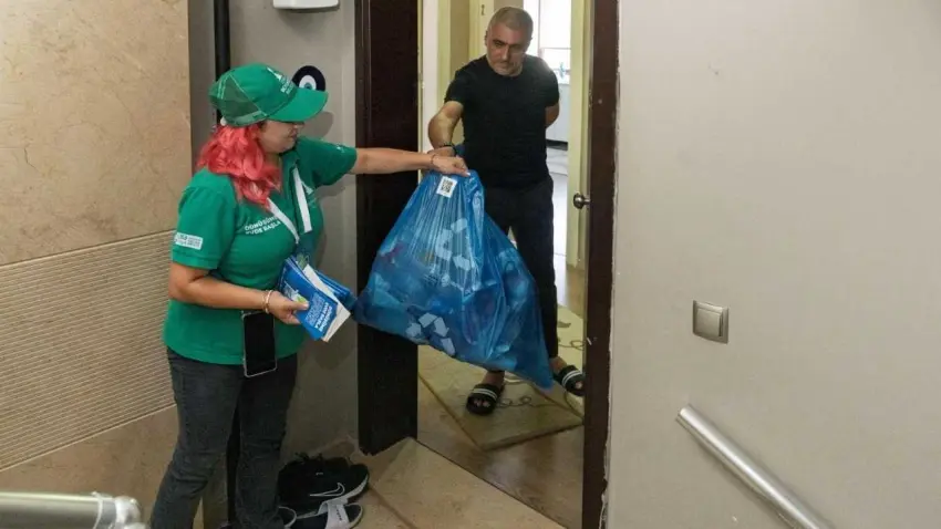 Güzelbahçe'de de kapıdan kapıya geri dönüşüme geçti haberinin görseli