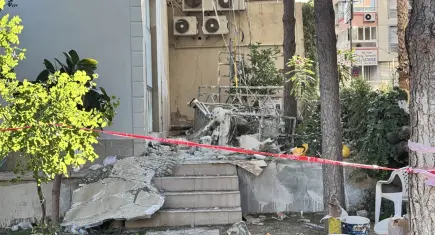 İzmir haber: Binanın iskelesi çöktü, 3 işçi yaralandı