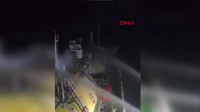 Karadeniz'de saldırıya uğrayan LPG tankeri Trabzon'da haberinin görseli