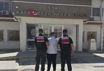 Kuşadası'nda yurt dışına kaçış planı suya düştü: Firari 2 örgüt üyesi yakalandı
