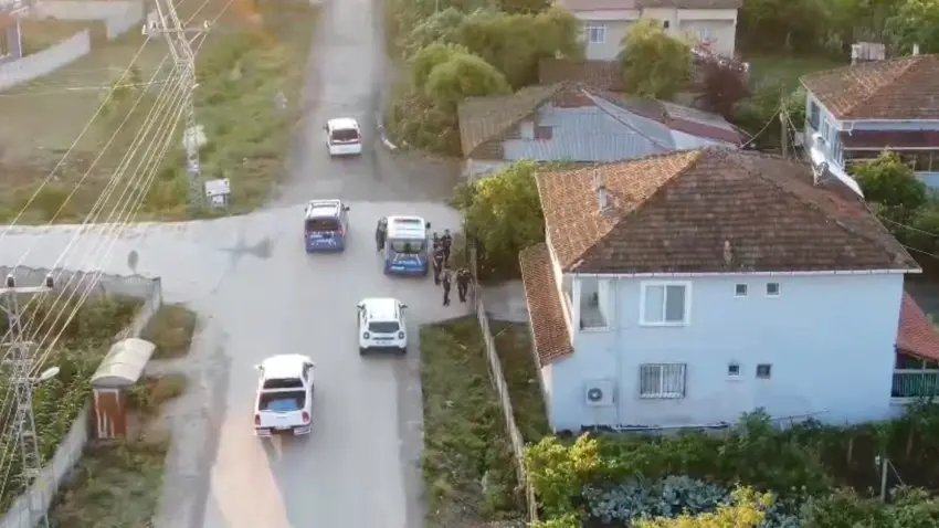 17 yıllık cinayet çözüldü, 4 kişi tutuklandı: Operasyonun görüntüleri ortaya çıktı haberinin görseli