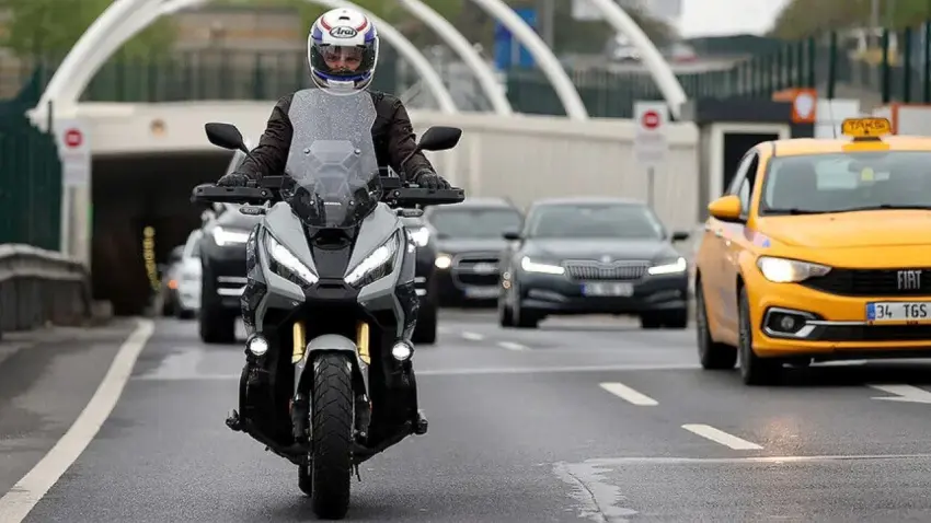 Bakanlıktan motosiklet kazalarına karşı yeni eylem planı: Işıklarda ‘özel alan’ ve pilot ilde ‘şerit paylaşımı’ dönemi başlıyor! haberinin görseli