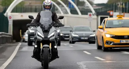 Bakanlıktan motosiklet kazalarına karşı yeni eylem planı: Işıklarda ‘özel alan’ ve pilot ilde ‘şerit paylaşımı’ dönemi başlıyor!