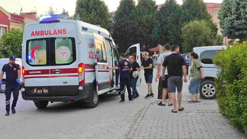 Çıkan tartışmada babasını bıçakla yaralayan genç kendini eve kilitledi haberinin görseli
