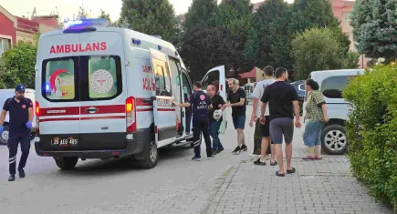 Çıkan tartışmada babasını bıçakla yaralayan genç kendini eve kilitledi