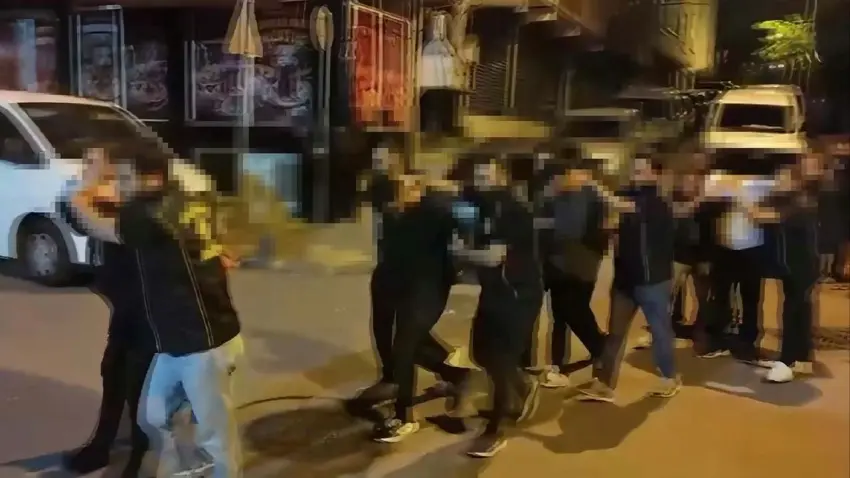 Ev baskınında ‘Yan dairedekileri de aldılar mı?’ deyince yakayı ele verdiler: 5 firari hükümlü yakalandı haberinin görseli