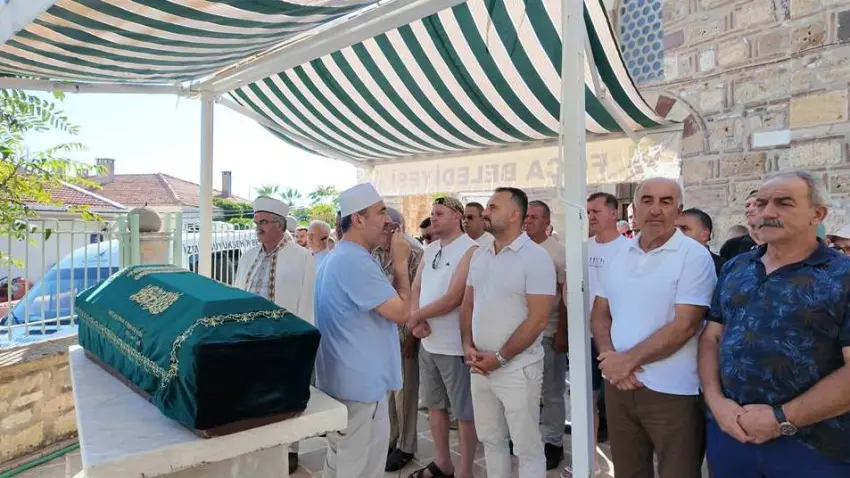 Foça’nın acı kaybı: Esnaf odası eski başkanı Fahrettin Yarba son yolculuğuna uğurlandı