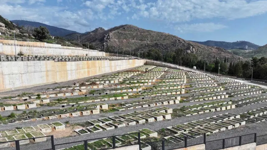 İzmir Büyükşehir’den mezarlıklarda Türkiye’ye örnek uygulama haberinin görseli