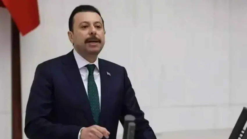 AK Parti'li Kaya: İzmir'de 25 yıldır araç ilerlemiyor haberinin görseli