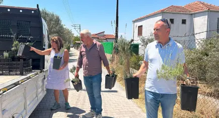Bornova’da üreticiye destek sürüyor