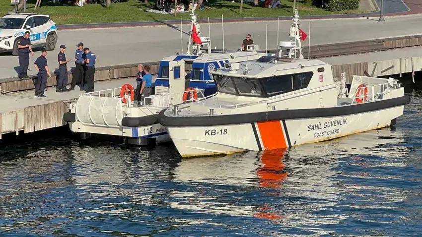 Unkapanı Köprüsü'ne çarpan tekneden düşen görevlinin cansız bedenine ulaşıldı