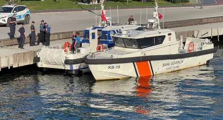 Unkapanı Köprüsü'ne çarpan tekneden düşen görevlinin cansız bedenine ulaşıldı