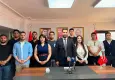 CHP'li gençlerden Milletvekili Nalbantoğlu'na dinozor figürlü mesaj