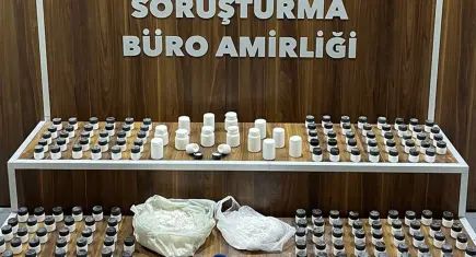 Gaziemir'de polisten kaçamadı! Evinden kilo kilo uyuşturucu çıktı